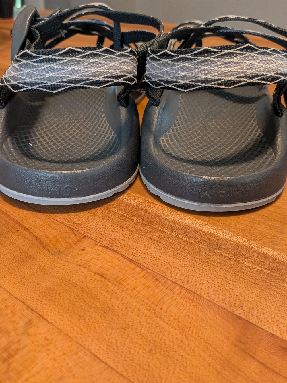 ​Chacos Women's 9 Black Gray Toe Loop Athletic Hiking Outdoor Sandals Water Shoe - Picture 4 of 9